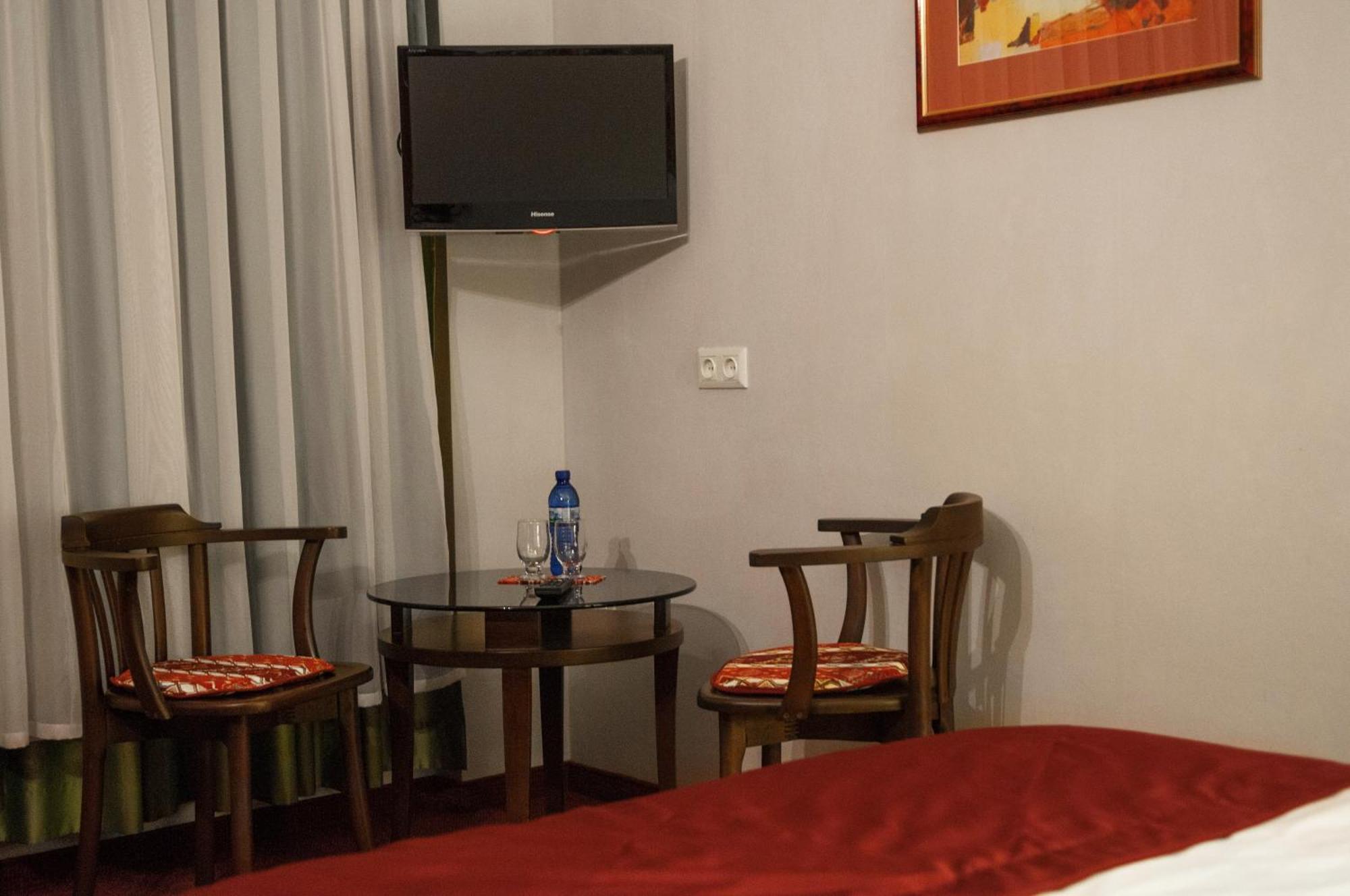 Prestige Palace - Esquisse Hotel Tbilisi Room photo