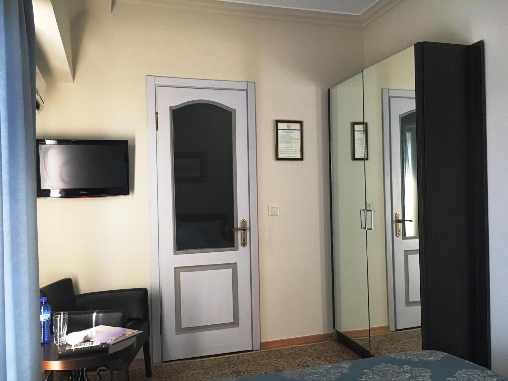 Prestige Palace - Esquisse Hotel Tbilisi Room photo