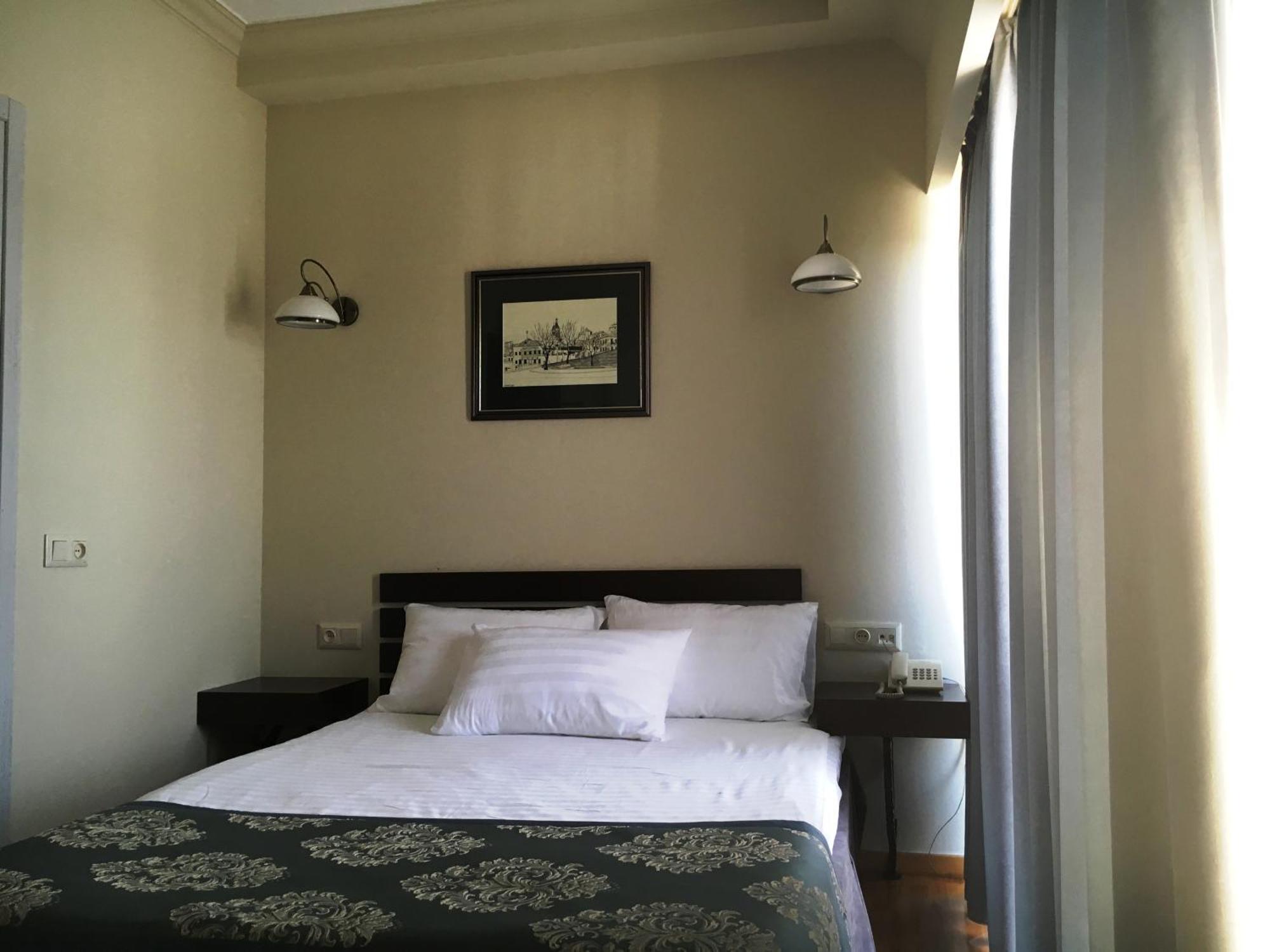 Prestige Palace - Esquisse Hotel Tbilisi Room photo