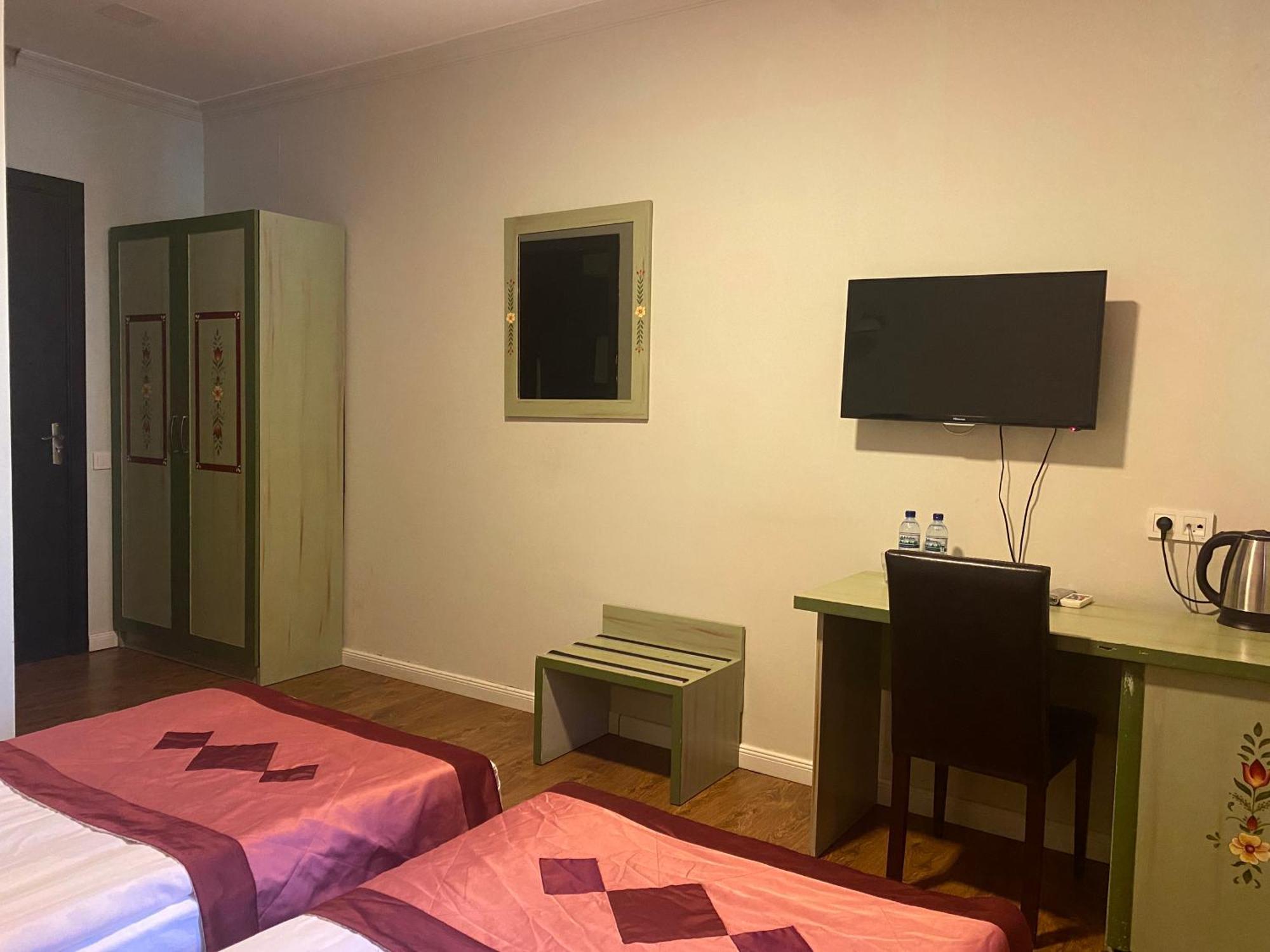 Prestige Palace - Esquisse Hotel Tbilisi Room photo
