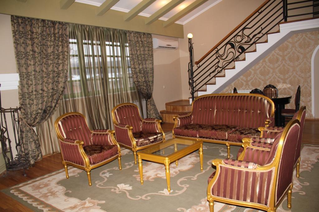 Prestige Palace - Esquisse Hotel Tbilisi Room photo